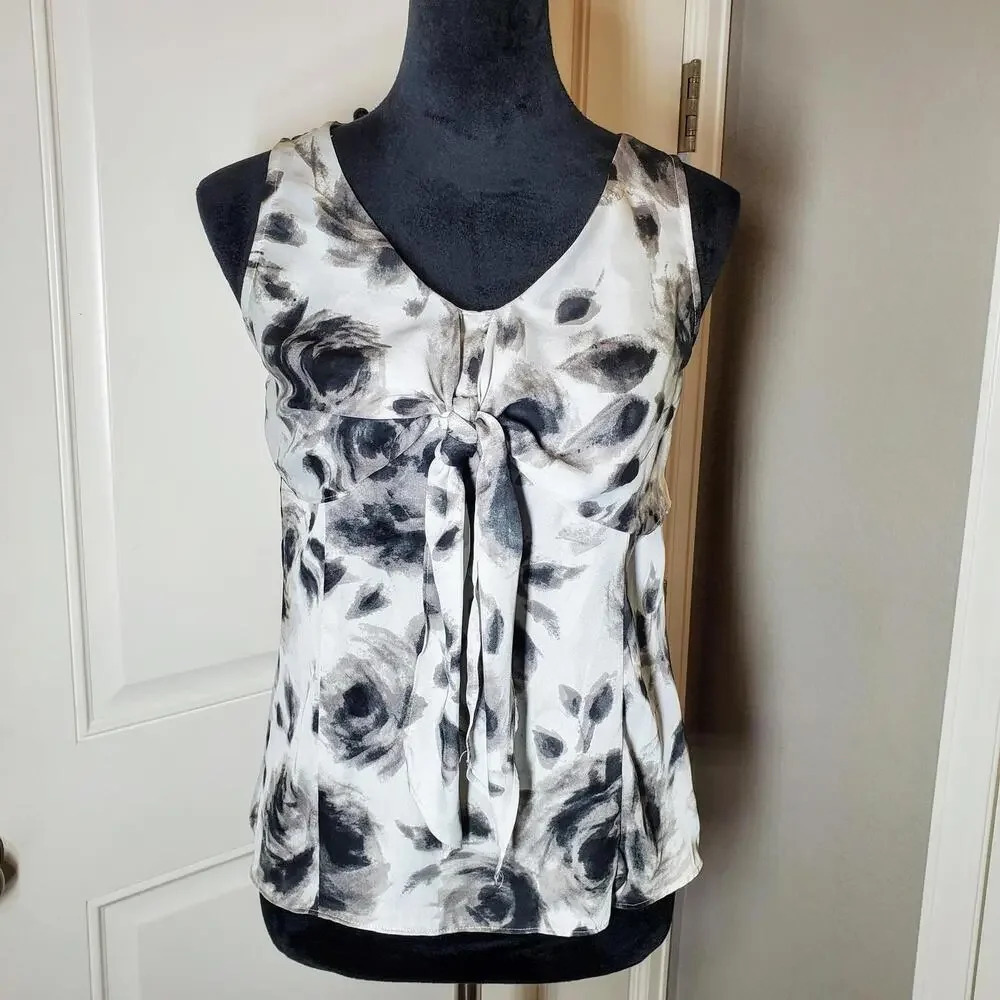 Anne Klein AK White and Black Abstract Floral Sleeveless Blouse Size PP